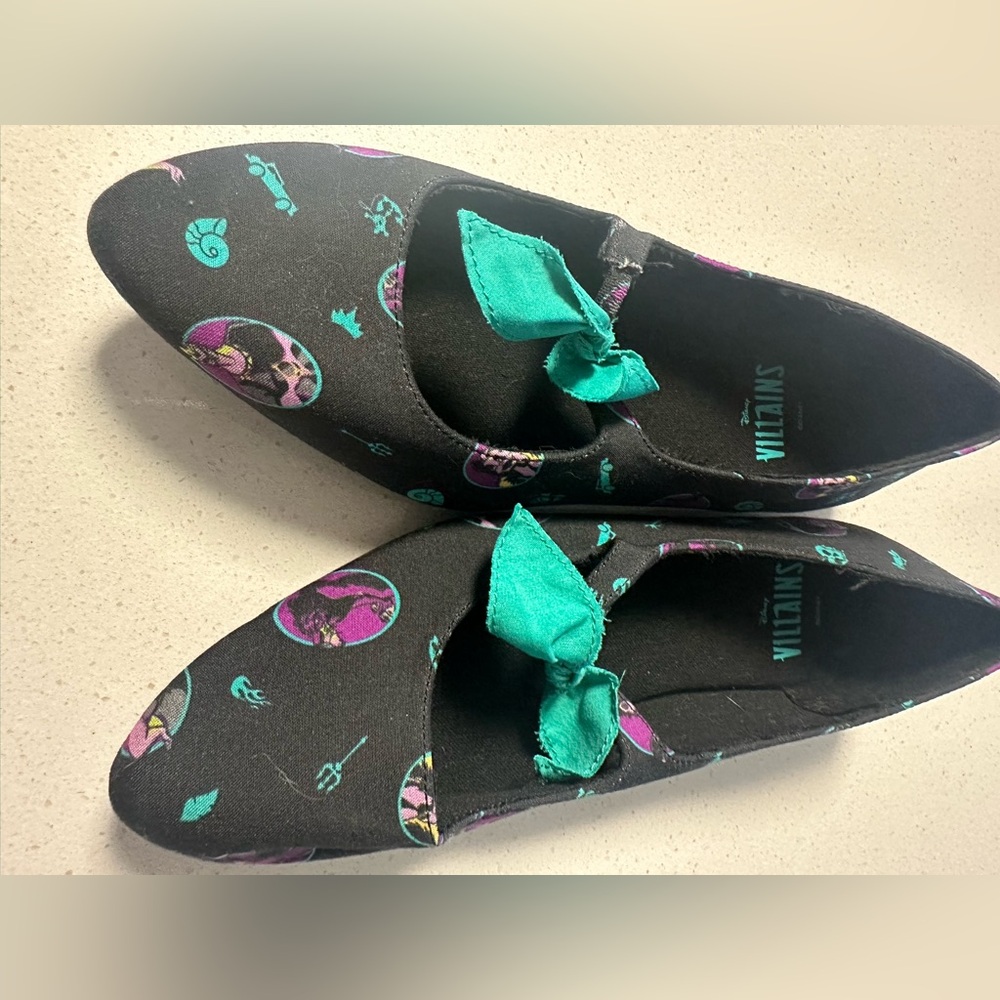 Whimsical Black and Teal Women's Shoes TORRID Size 10W Disney Villians NWOT